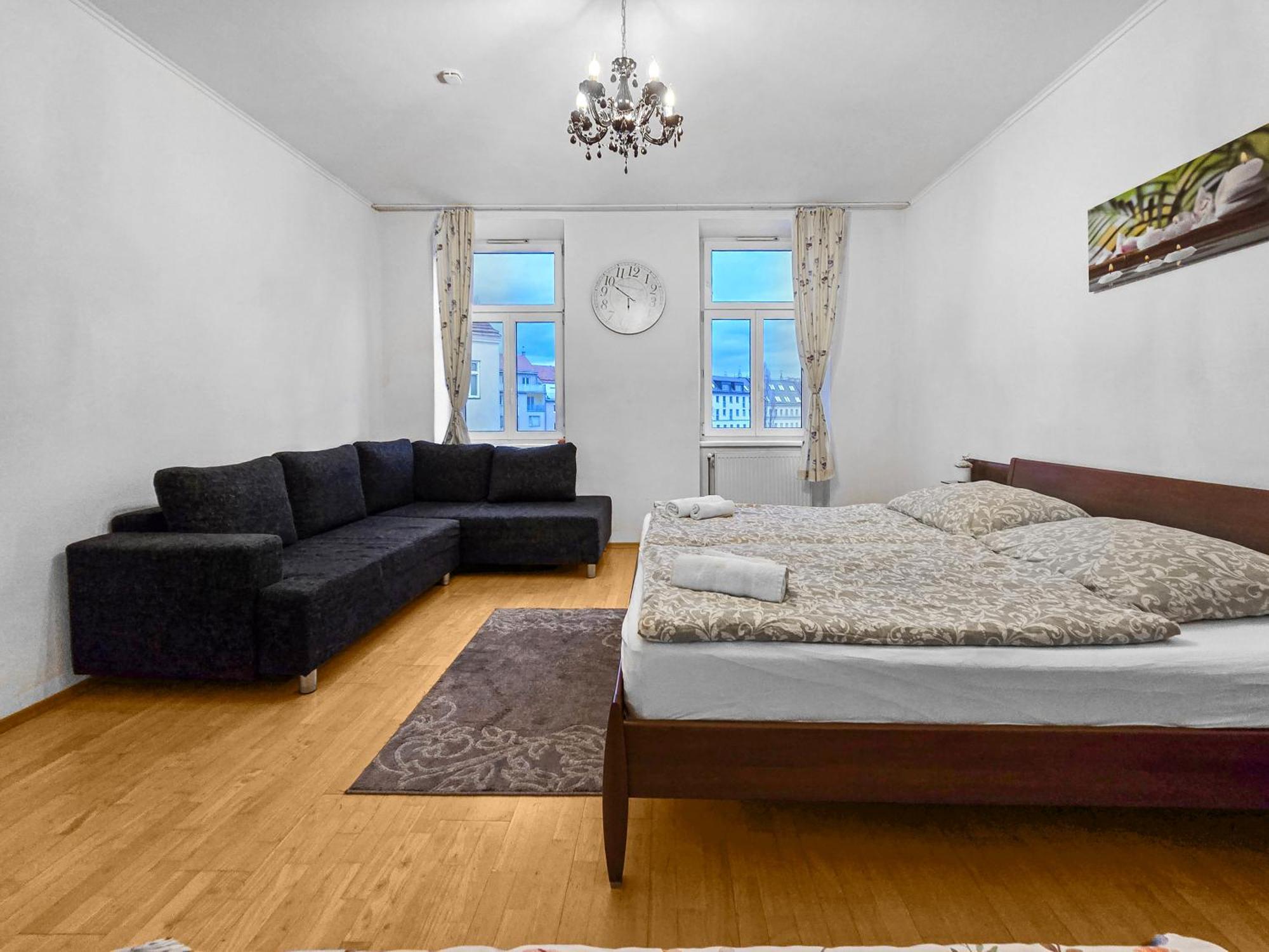 Spacious Three-bedroom, Three King-size Beds * Wien